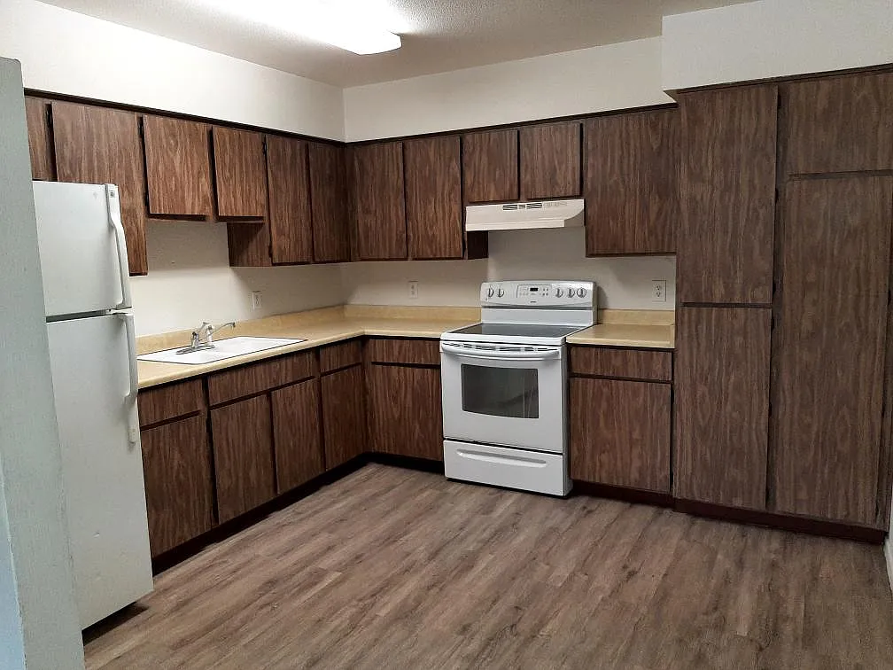 2 bed, 900 sqft, $850 — Photo 2