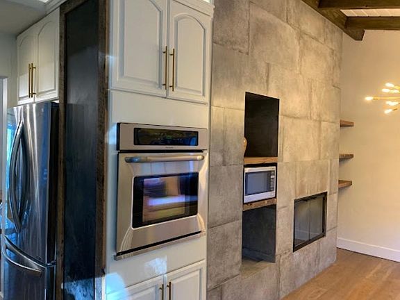 3rd image of 7 Orizaba Ln