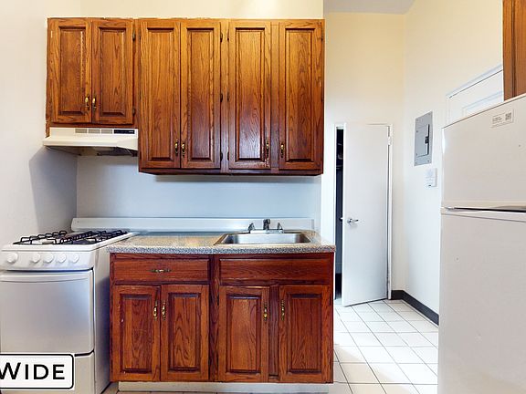 3rd image of 55 W 105th St APT 2