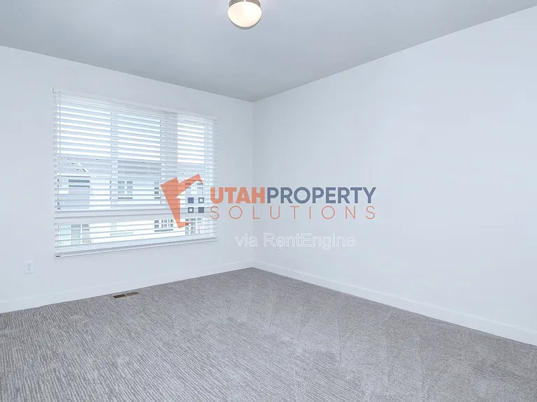 1058 W 360 S — Photo 16