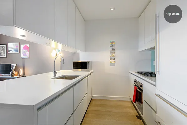 Sold by Triplemint | media 4