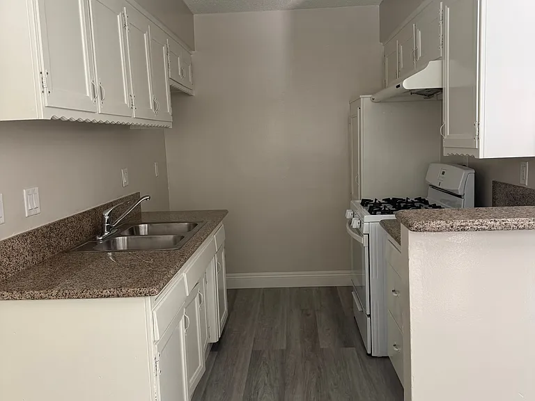 1605 W Shorb St #B — Photo 16