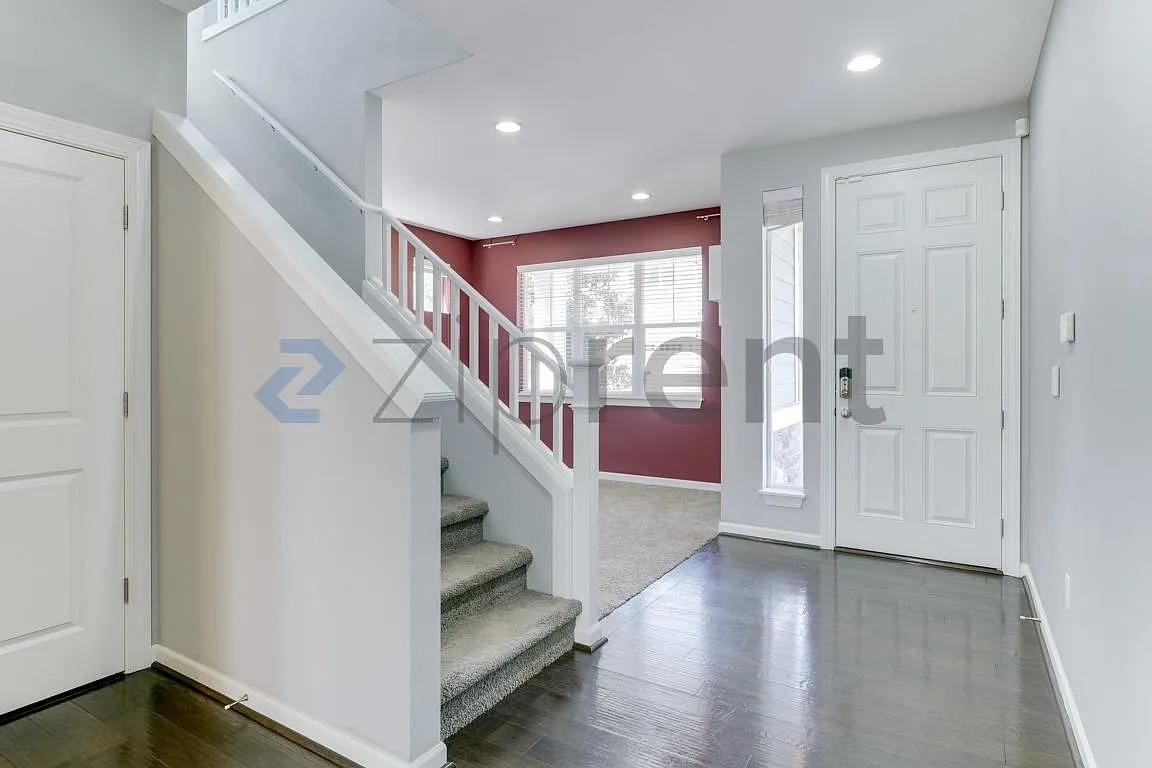 4 bed, 2.5 bath, 2773 sqft, $4,095 — Photo 4