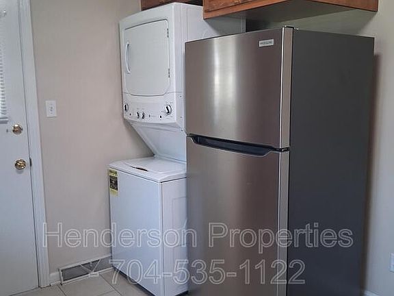 4th image of 922 Smith St