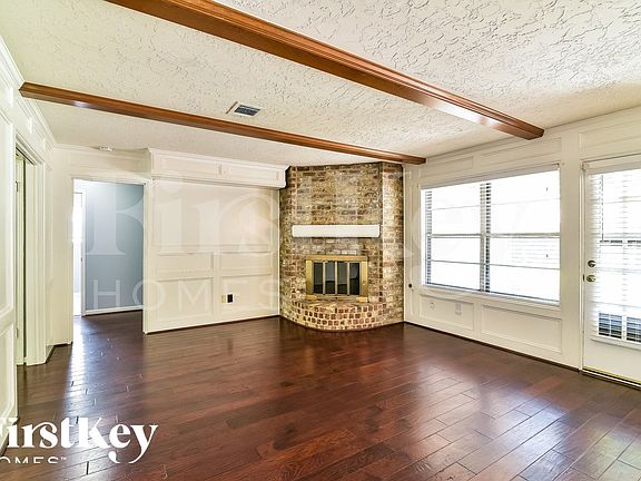 3rd image of 11715 Parkriver Dr