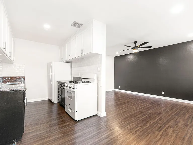 710 W 27th Street — Photo 7