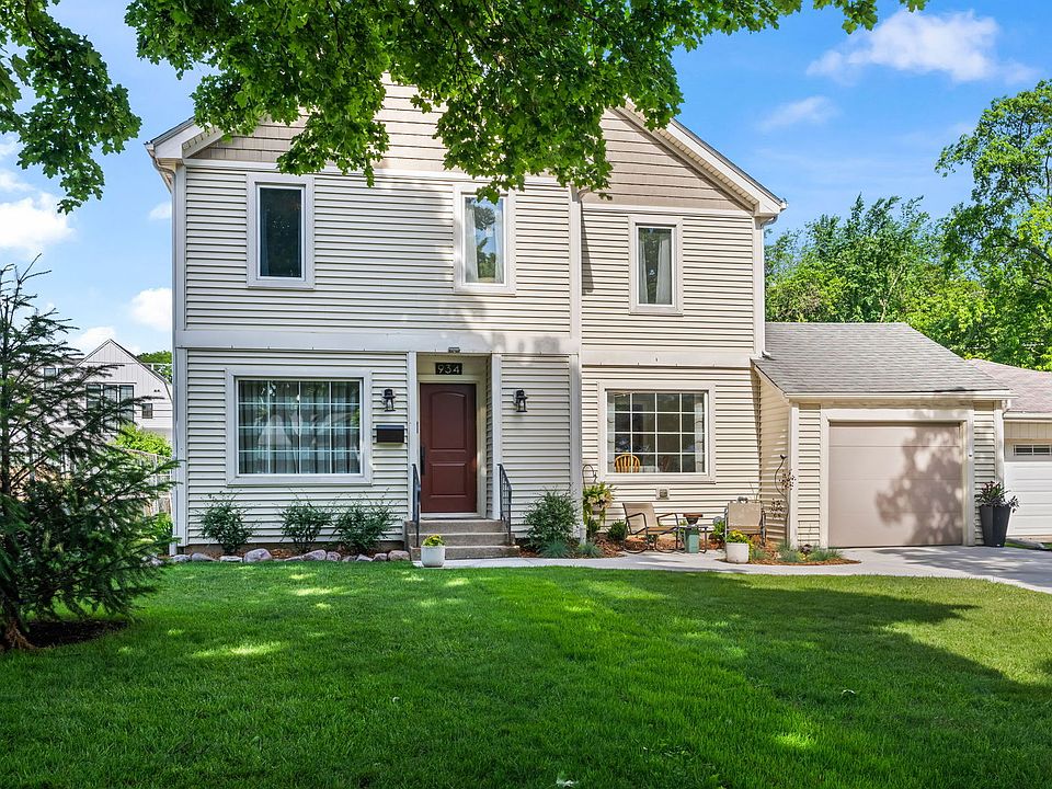 1st image of 934 N Vail Ave