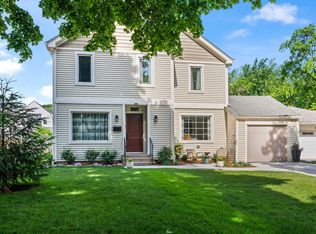 934 N Vail Ave, Arlington Heights, IL 60004