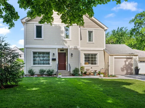 934 N Vail Ave, Arlington Heights, IL 60004