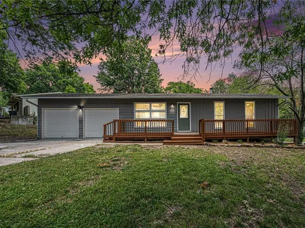 6925 NW Berkley St, Kansas City, MO 64152