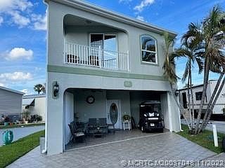 1st image of 601 S Nettles Blvd
