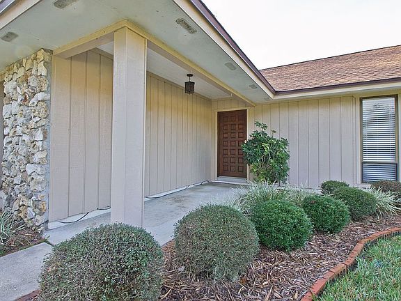 3rd image of 241 E Hornbeam Dr