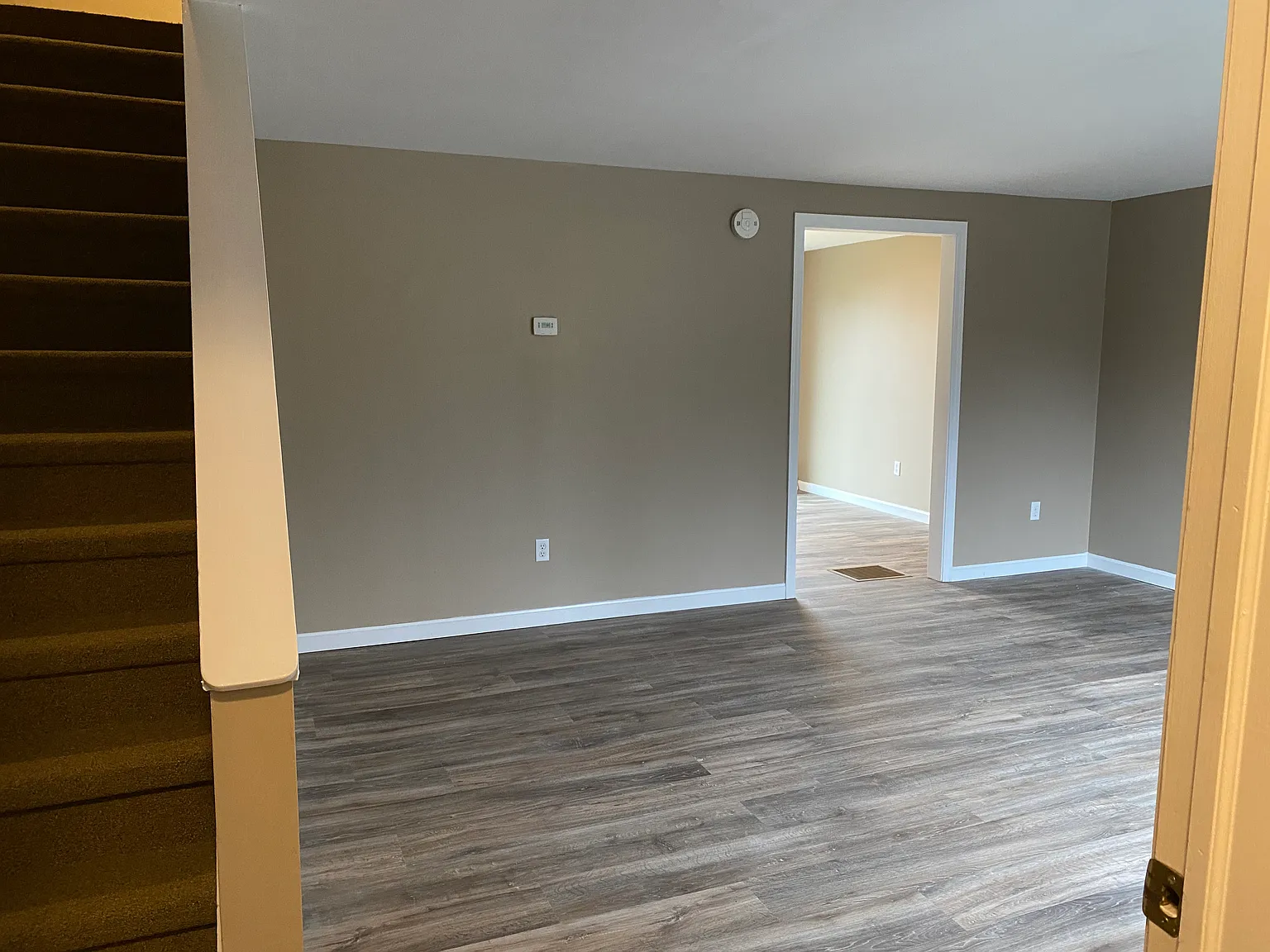 3 bed, 1100 sqft, $2,000 — Photo 2