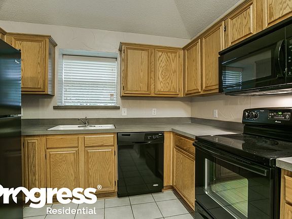 3rd image of 1011 Woodall Dr