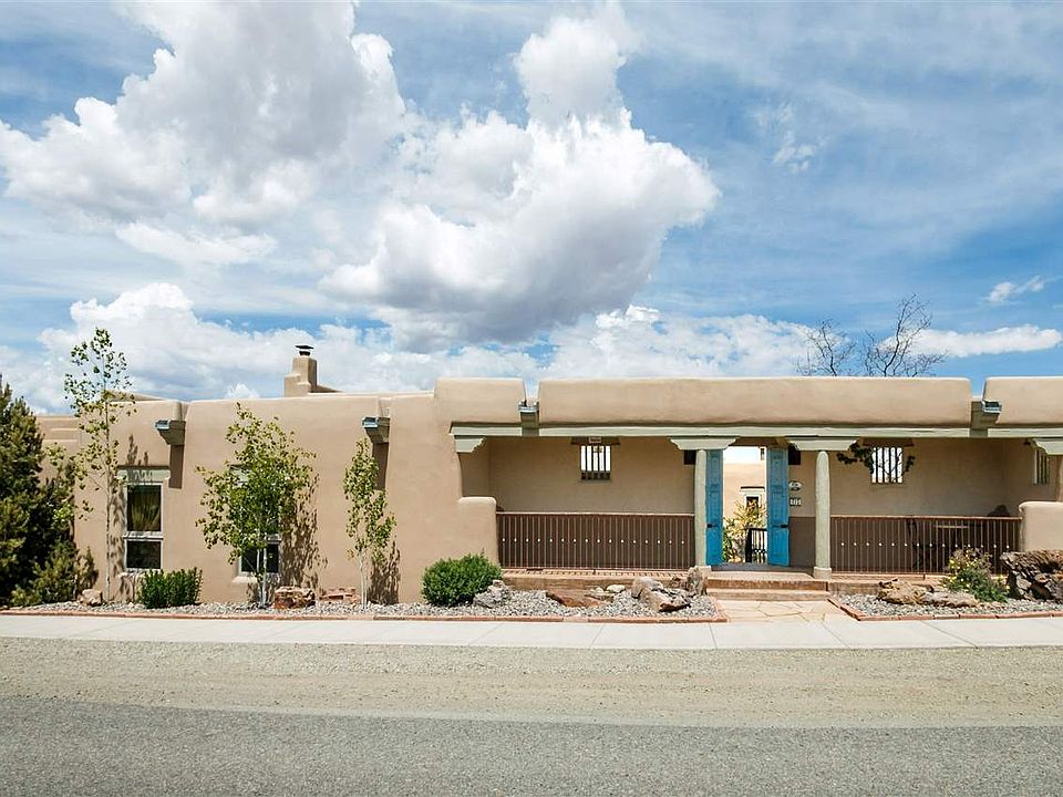 1st image of 27 Camino Botanica