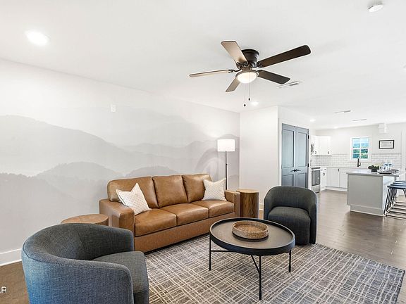 4th image of 329 Ownby St #1404