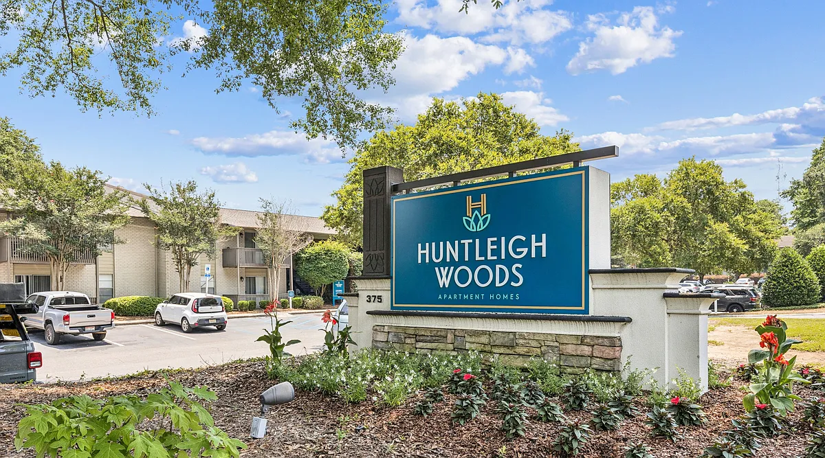 Building Photo - Huntleigh Woods