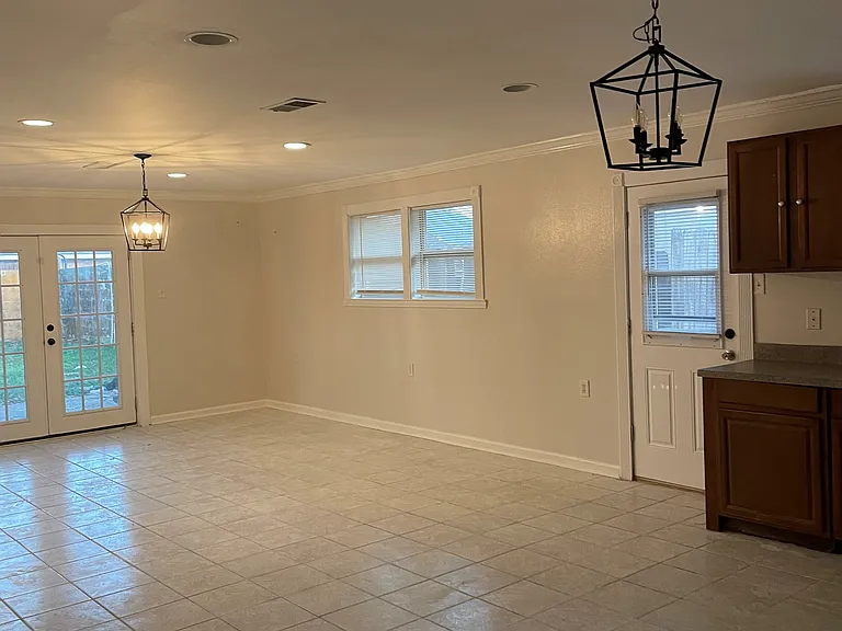 6800 Dorchester St — Photo 2