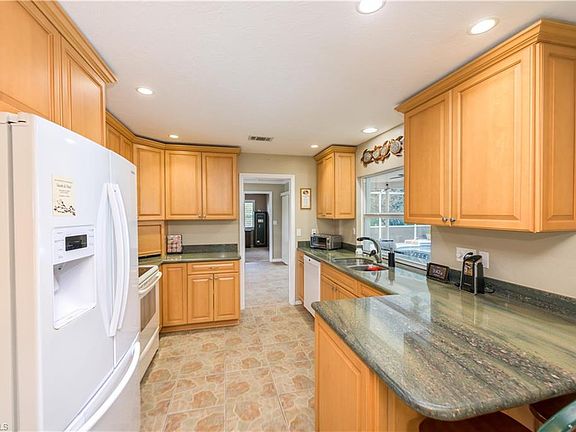 3rd image of 1619 Whiskey Creek Dr