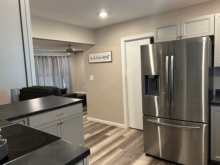 710 E Ross St — Photo 3
