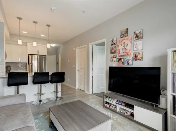 370 W Harvest Hills Cmn NE #307, Calgary, AB T3K 2M8