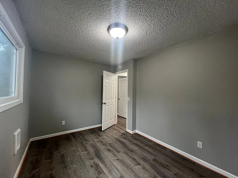 Briar Rose Apartments — Photo 37