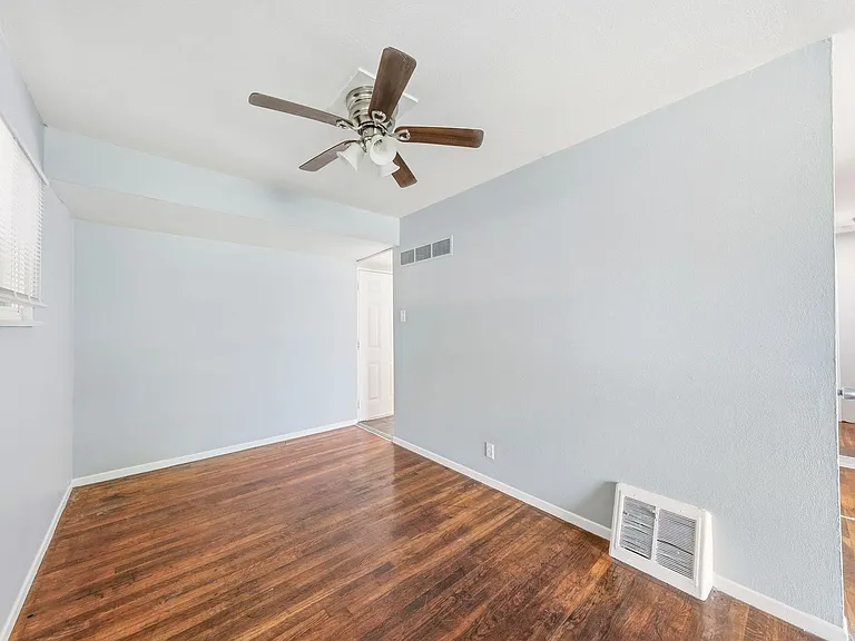 10700 Spring Garden Dr — Photo 13