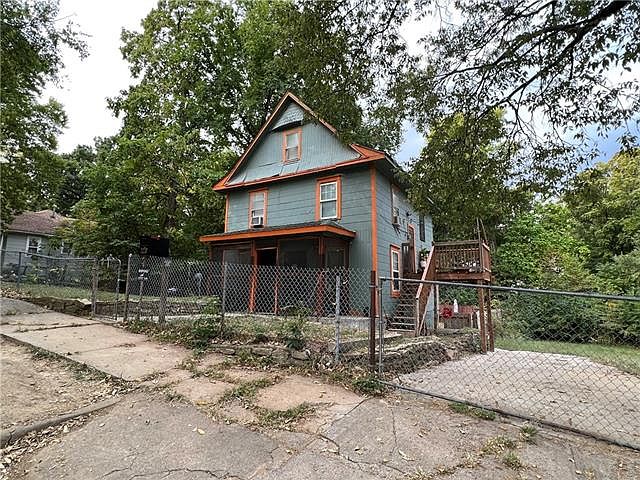 1st image of 2220 Chelsea Ave