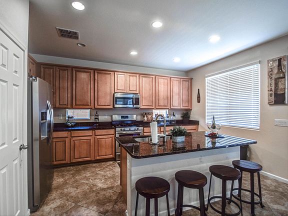 3rd image of 116 S Alberta Cir