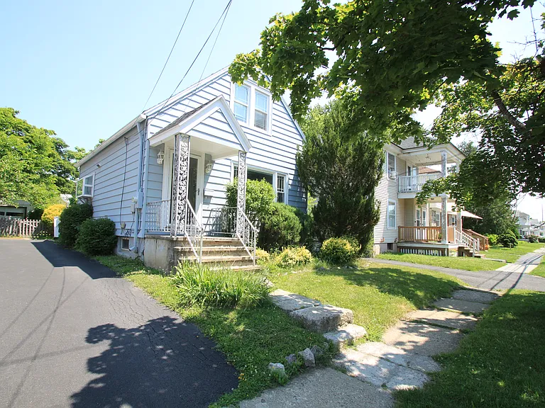 38 Glenwood Blvd — Photo 3