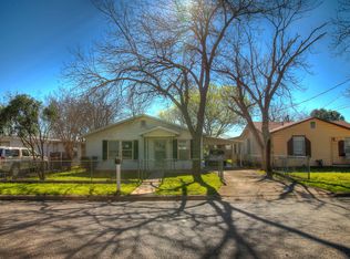 233 E Davis St, Kerrville, TX 78028