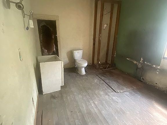 4th image of 504 Water St