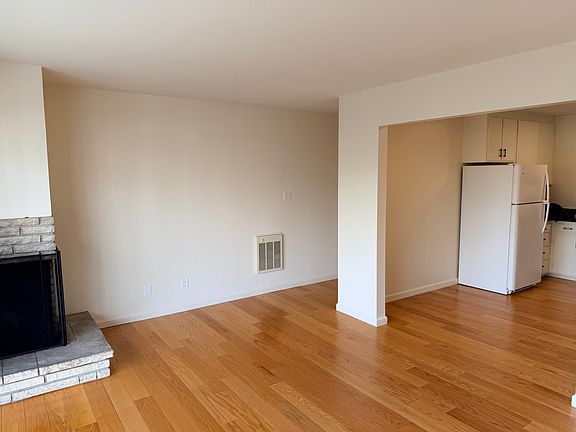 5th image of 2035 Filbert St APT 101