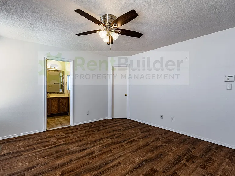 8309 Crimson Ave NE — Photo 14