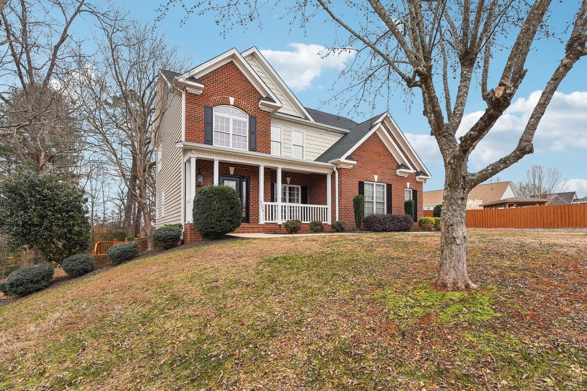 Knoll Ridge Ct-002.jpg