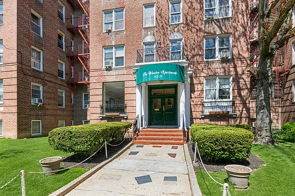 Sold by Coldwell Banker American Homes | media 8