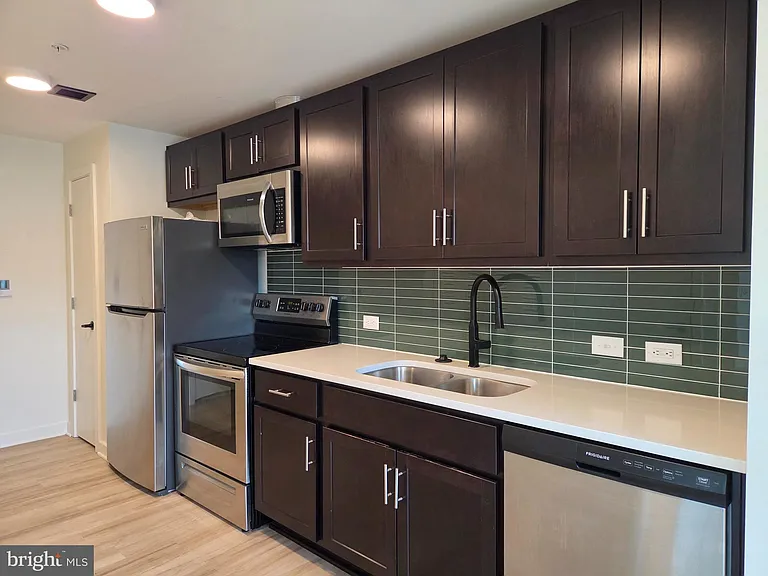 102 Hanover St #302 — Photo 4