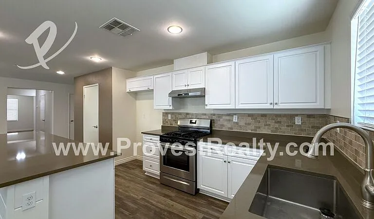 15946 Silvertip Way — Photo 7