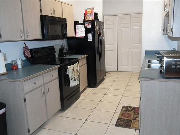 5th image of 457 Taylorville St