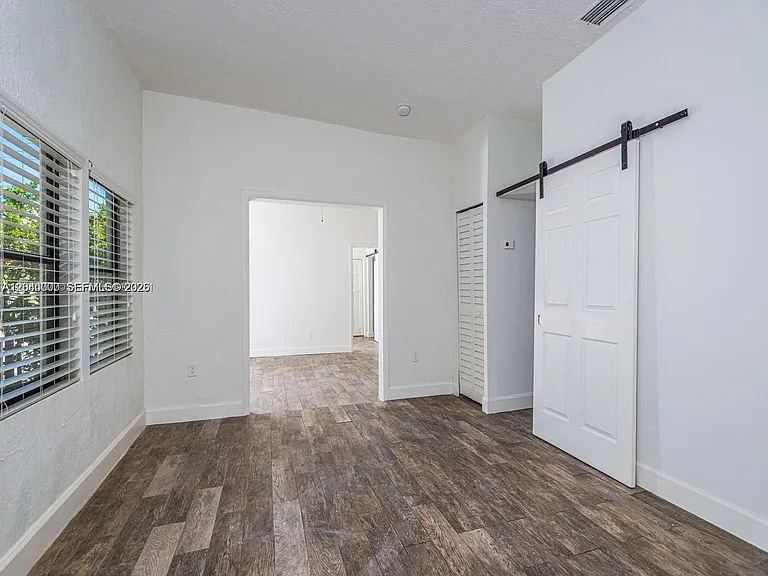 3452 Margaret St — Photo 8