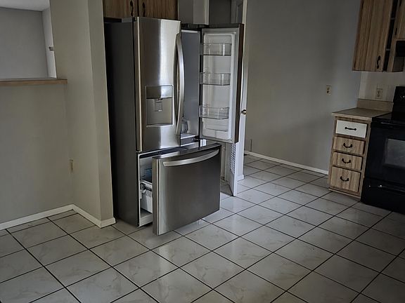 4th image of 8002 Harding Ave
