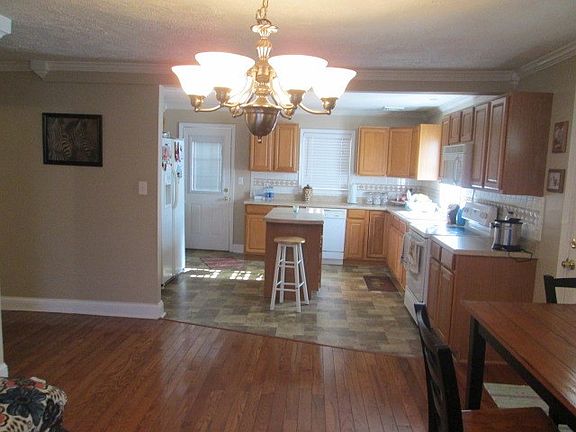 5th image of 744 W Noel Ave