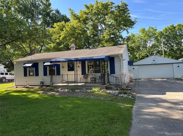 6405 Springdale Blvd, Grand Blanc, MI 48439