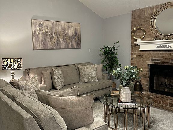 3rd image of 5905 Willow Branch Dr