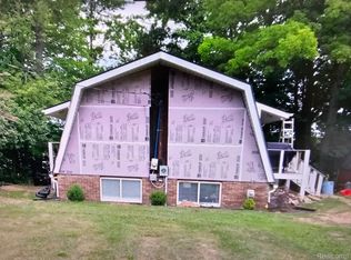 1490 Lake Metamora Dr, Metamora, MI