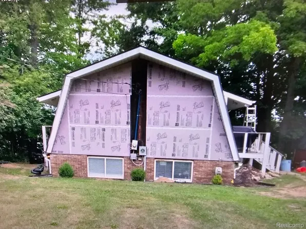 1490 Lake Metamora Dr, Metamora, MI 48455