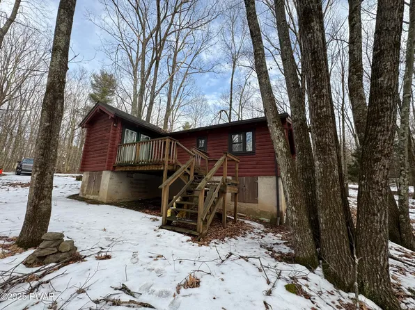 155 Deer Park Ln, Hawley, PA 18428