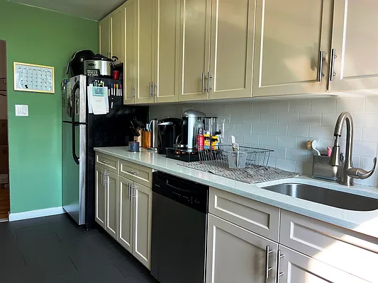 Rented by Prime Realty | media 7