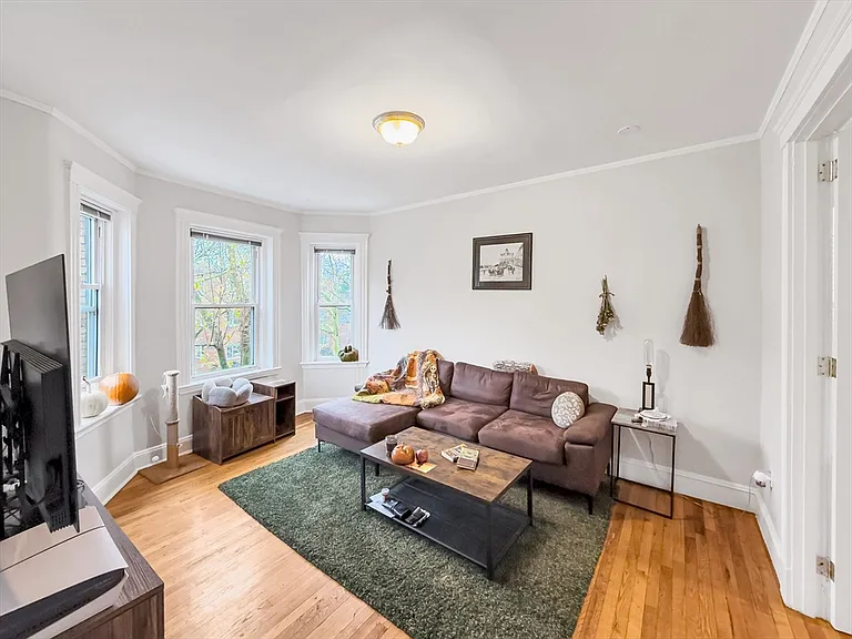 593 Centre St #3 — Photo 9
