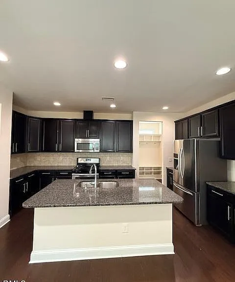 254 Begen St — Photo 13